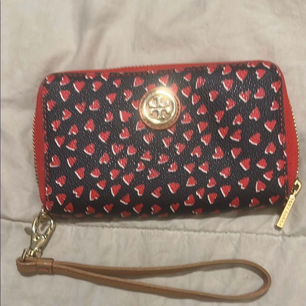 Sold🎉Tory Burch Black and Red Heart Pattern Clutch